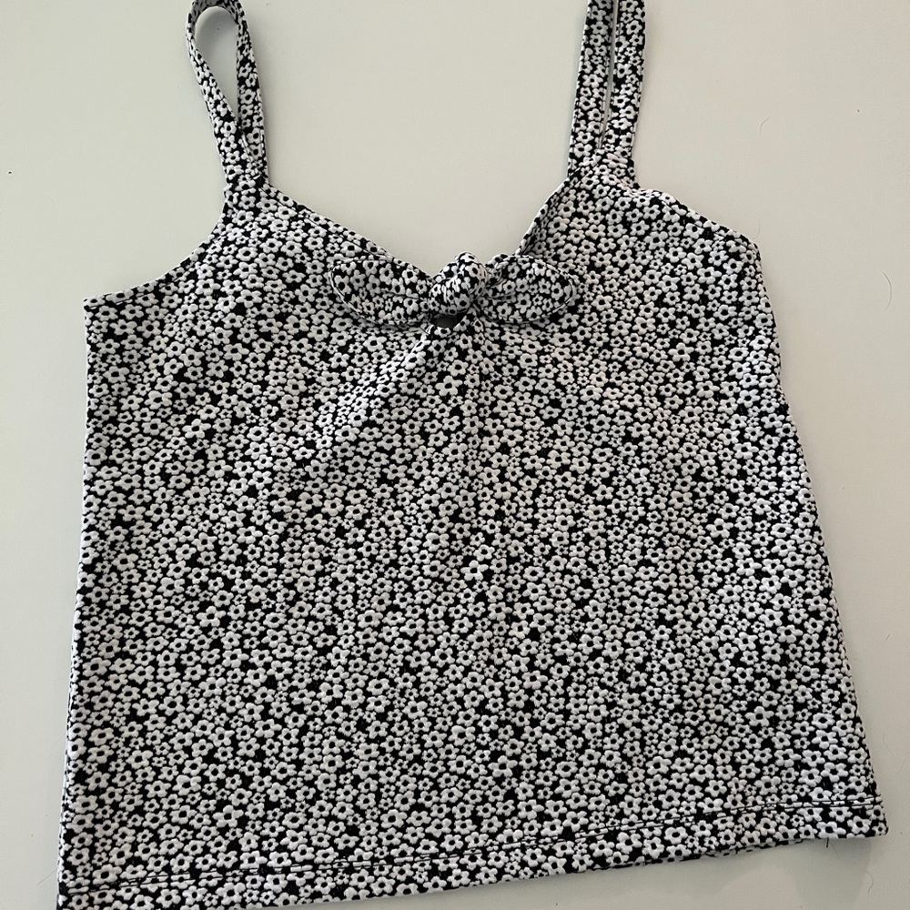 Madewell floral crop top with adorable bow detail!